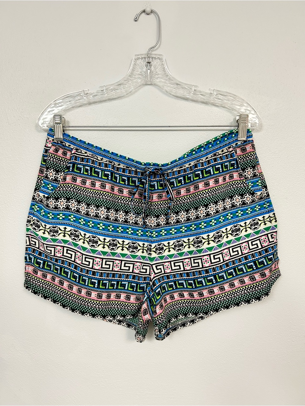 NO BOUNDARIES 🏁 Tie-Waist Graphic 90’s Neon Pocket Shorts - Size L